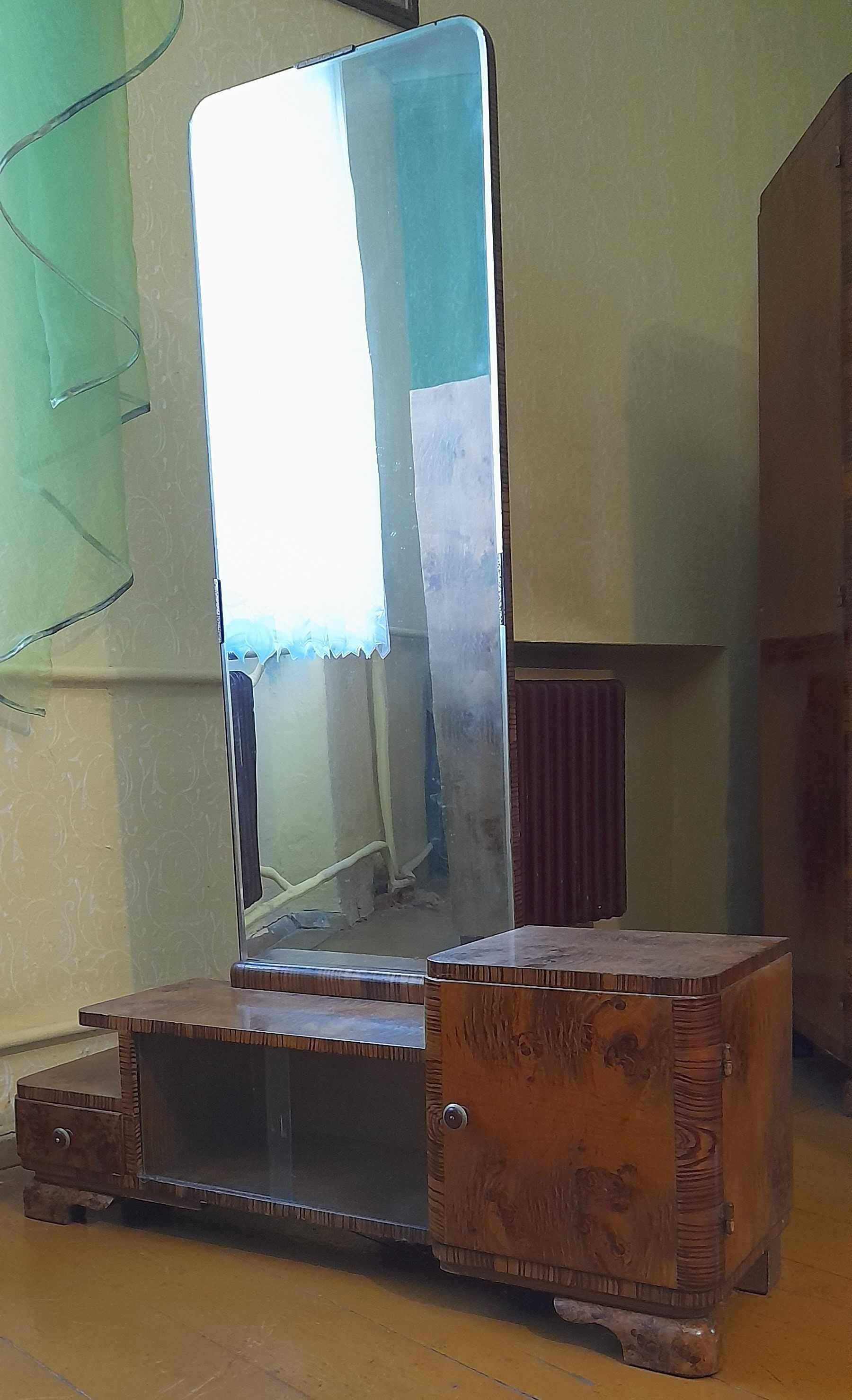 Piękna drewniana stara toaletka