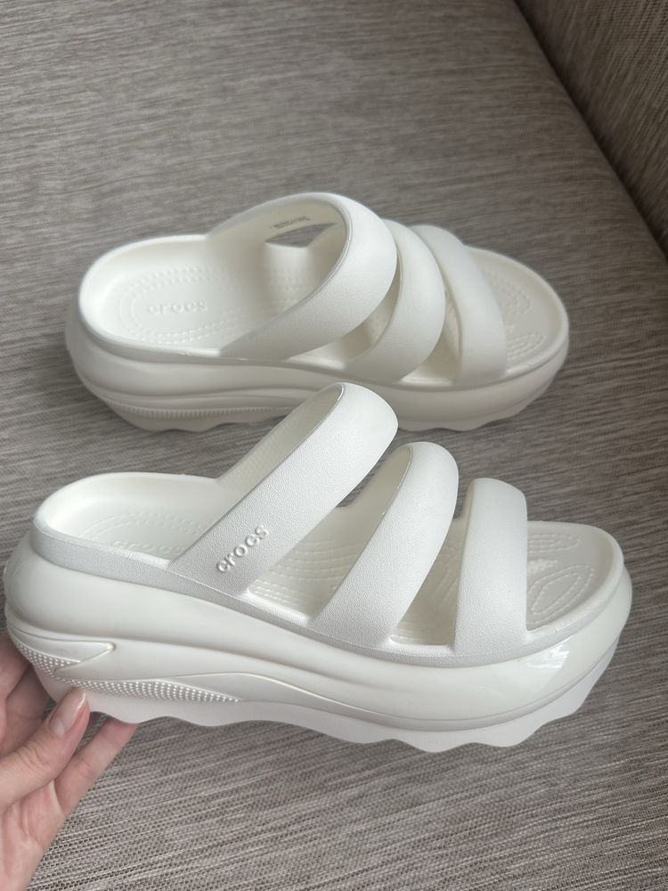 Шльопанці Crocs Mega Crush Tripe Strap оригінал