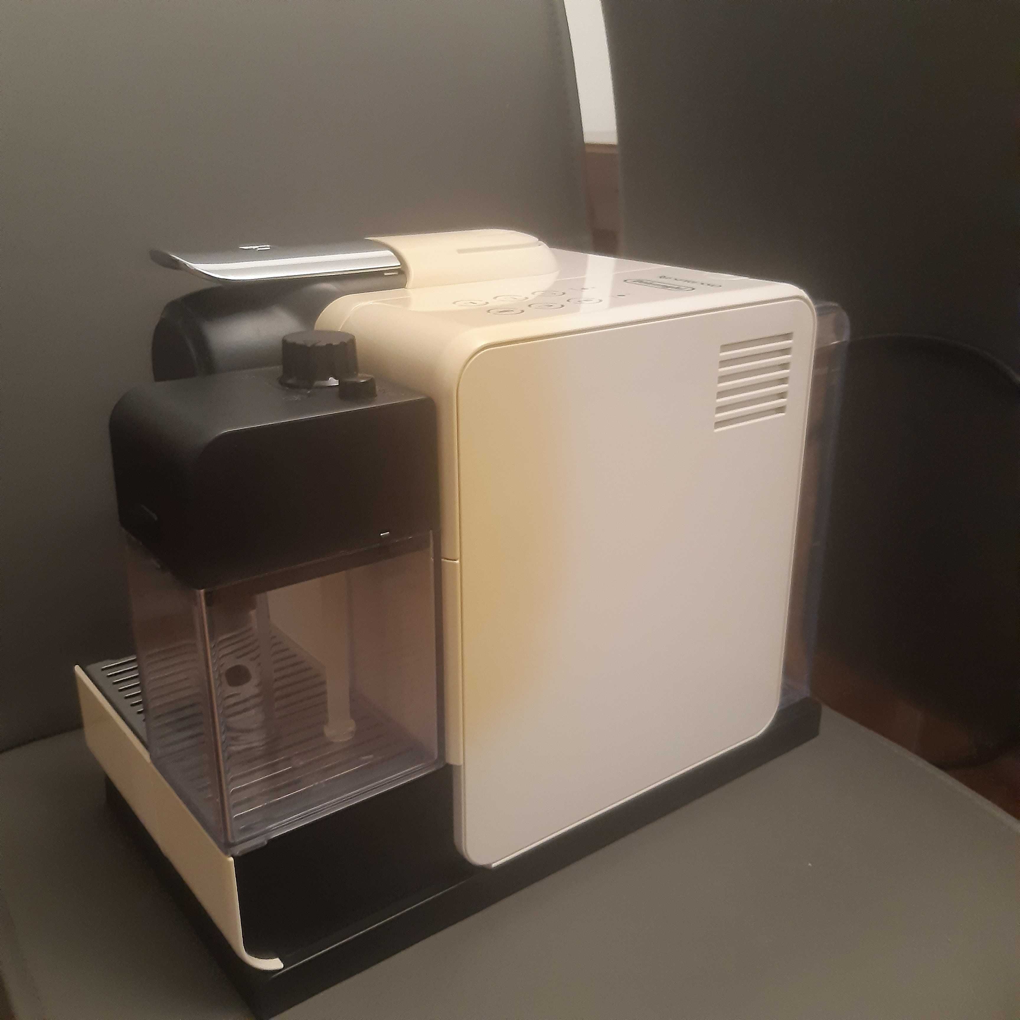 Ekspres Nespresso DeLonghi EN550W