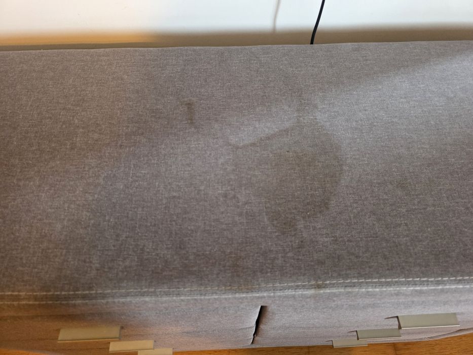 Mobília de quarto: Cama e mesas de cabeceira