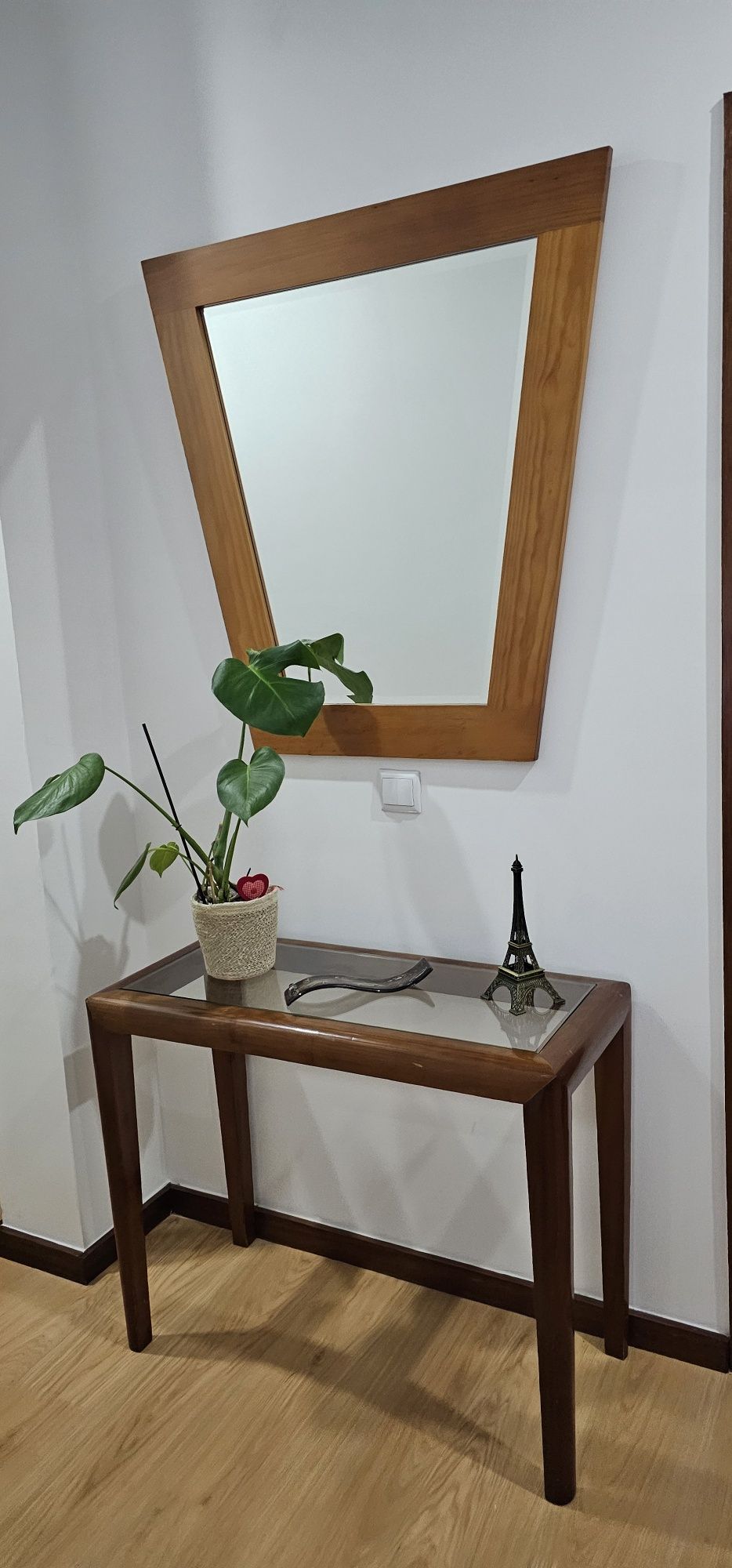 Mesa  com espelho em pinho