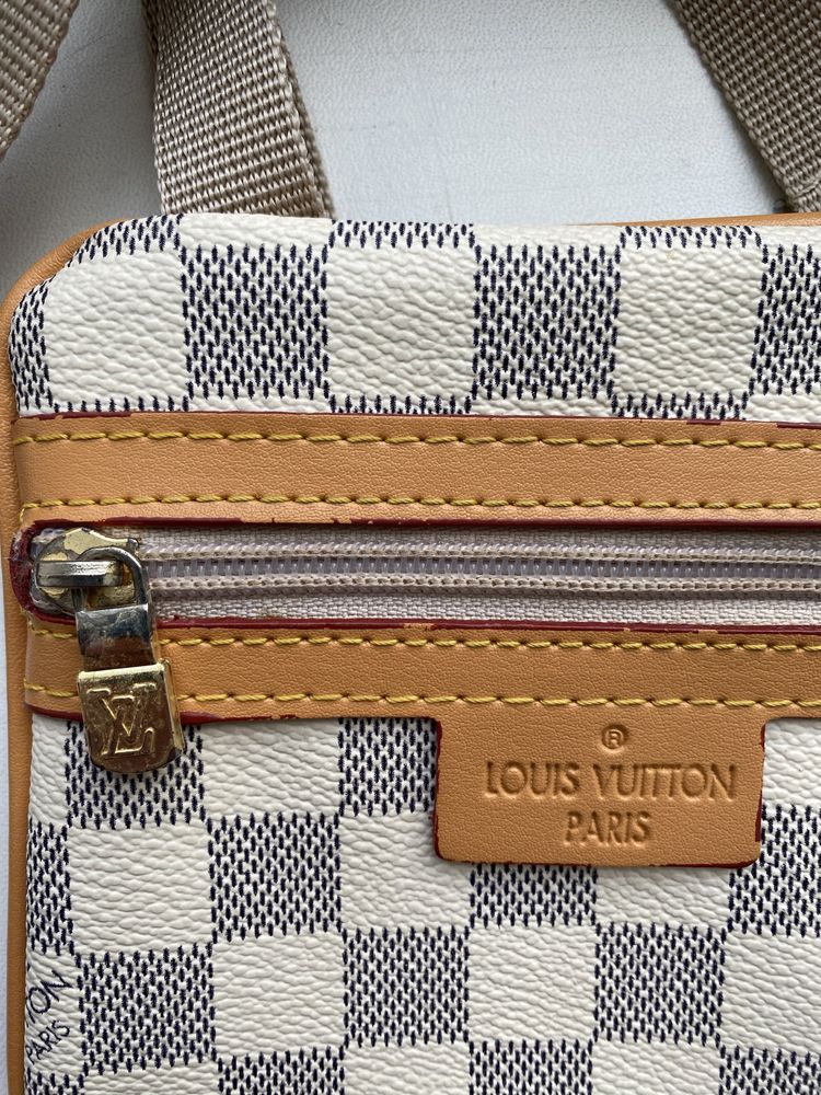 Сумочка Louis Vuitton невеликого розміру