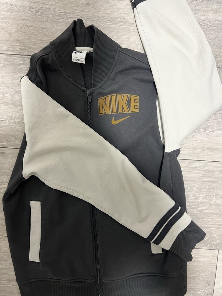 Бомбер nike оригинал (пишите за ціну)