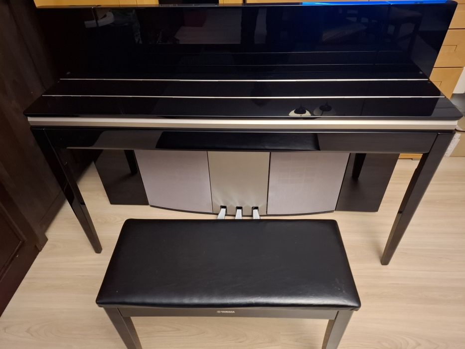 Pianino  Yamaha F-11 Modus Exclusive, jak nowe