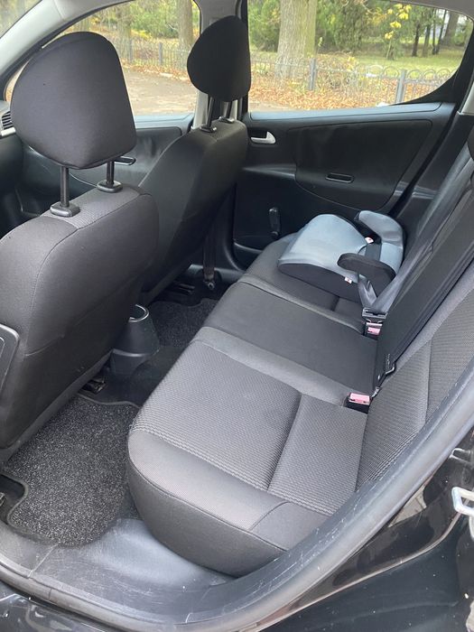 Peugeout 207 1.6 2010 року