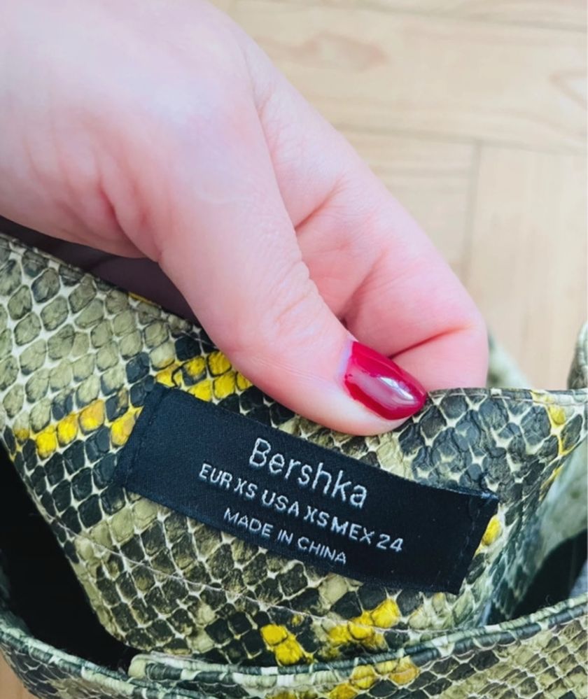Saia cobra xs bershka