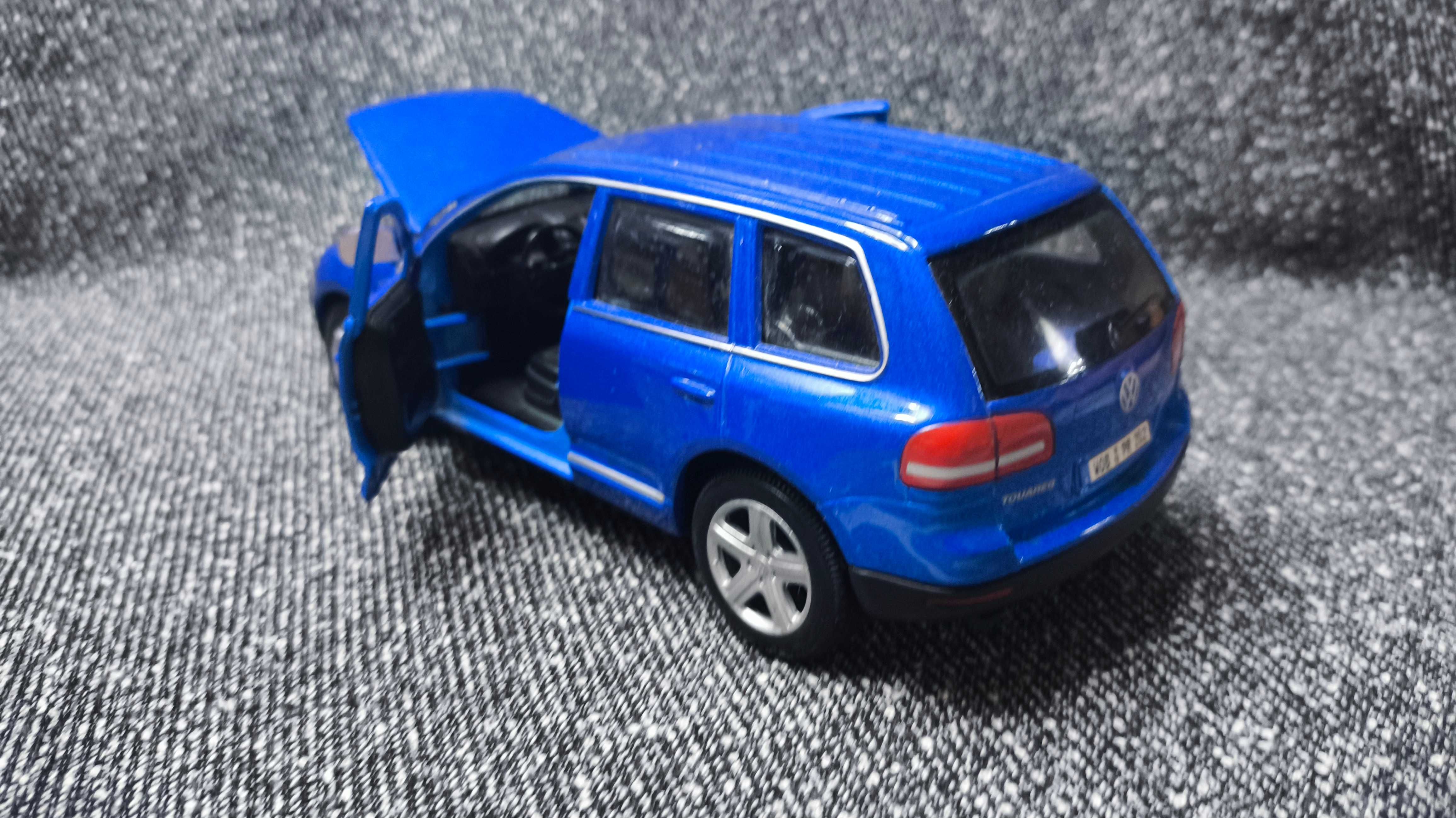 Модель Volkswagen Touareg масштаб 1:24 Bburago