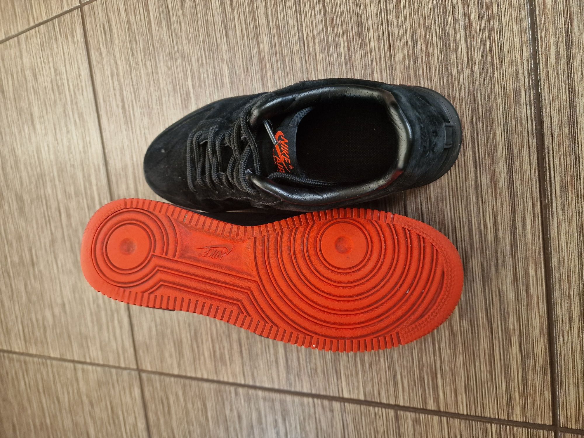 Стильні кросівкм з гатуральної замші nike air force 1