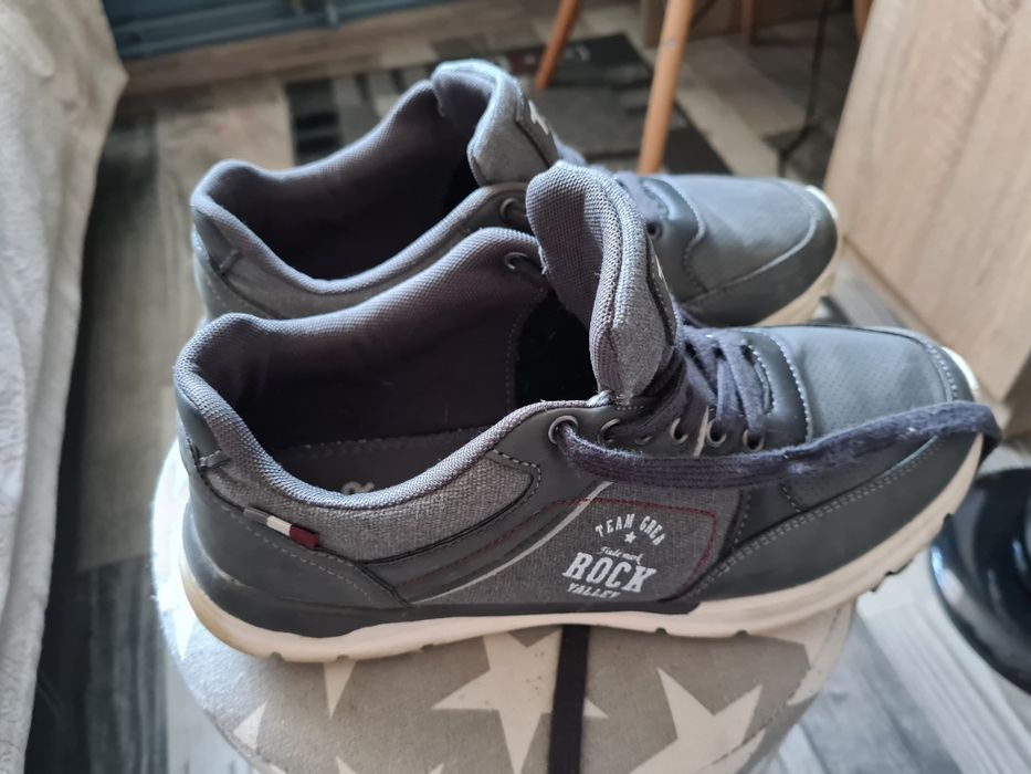 Buty sportowe młodzieżowe