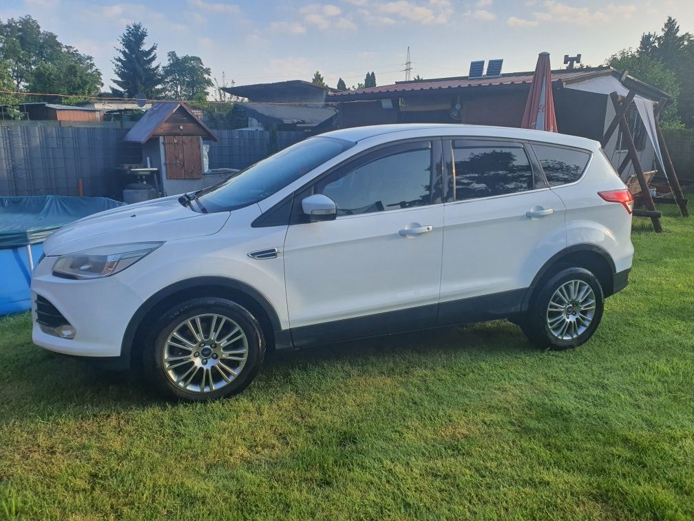 Ford Kuga 2 dobrze wyposażona. Przeczytaj opis