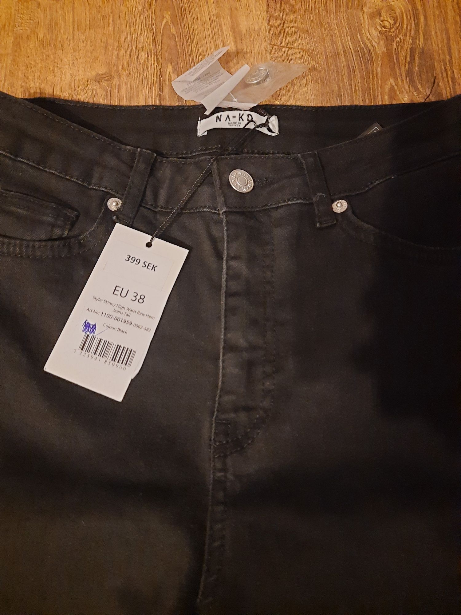 Spodnie czarne jeans NA-KD rozm. 38 nowe