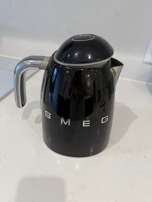 Продам робочий електрочайник smeg