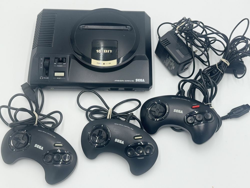 Konsola Sega Mega Drive + 3 pady