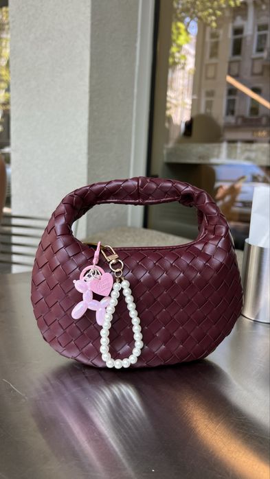 Брелок на сумку, тренд 2025, брелки с собакой, стильные брелки, брелок