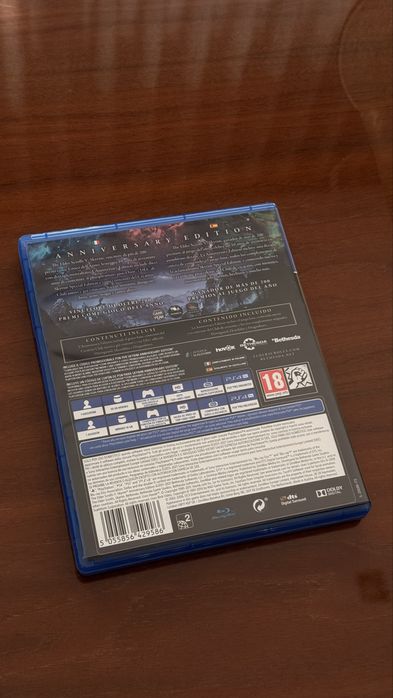 The Elder Scrolls V: Skyrim Anniversary Edition PS4 - Como Novo