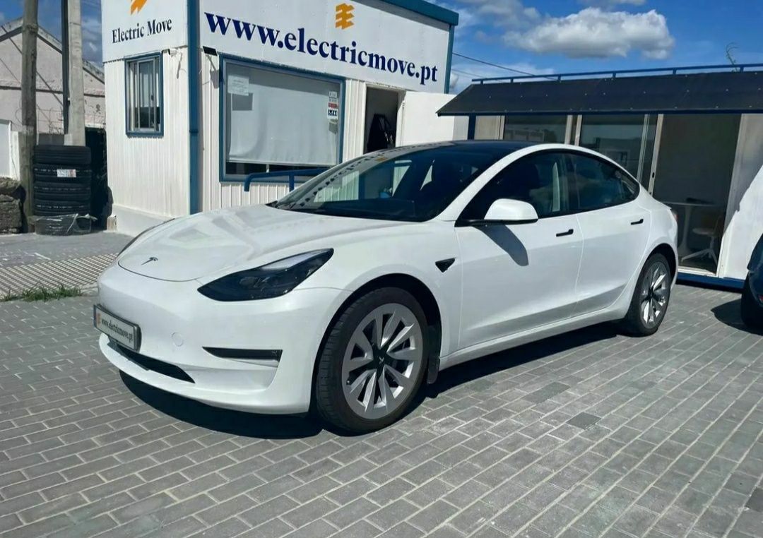 Aluga-se Tesla model 3 TVDE ou diário 130€