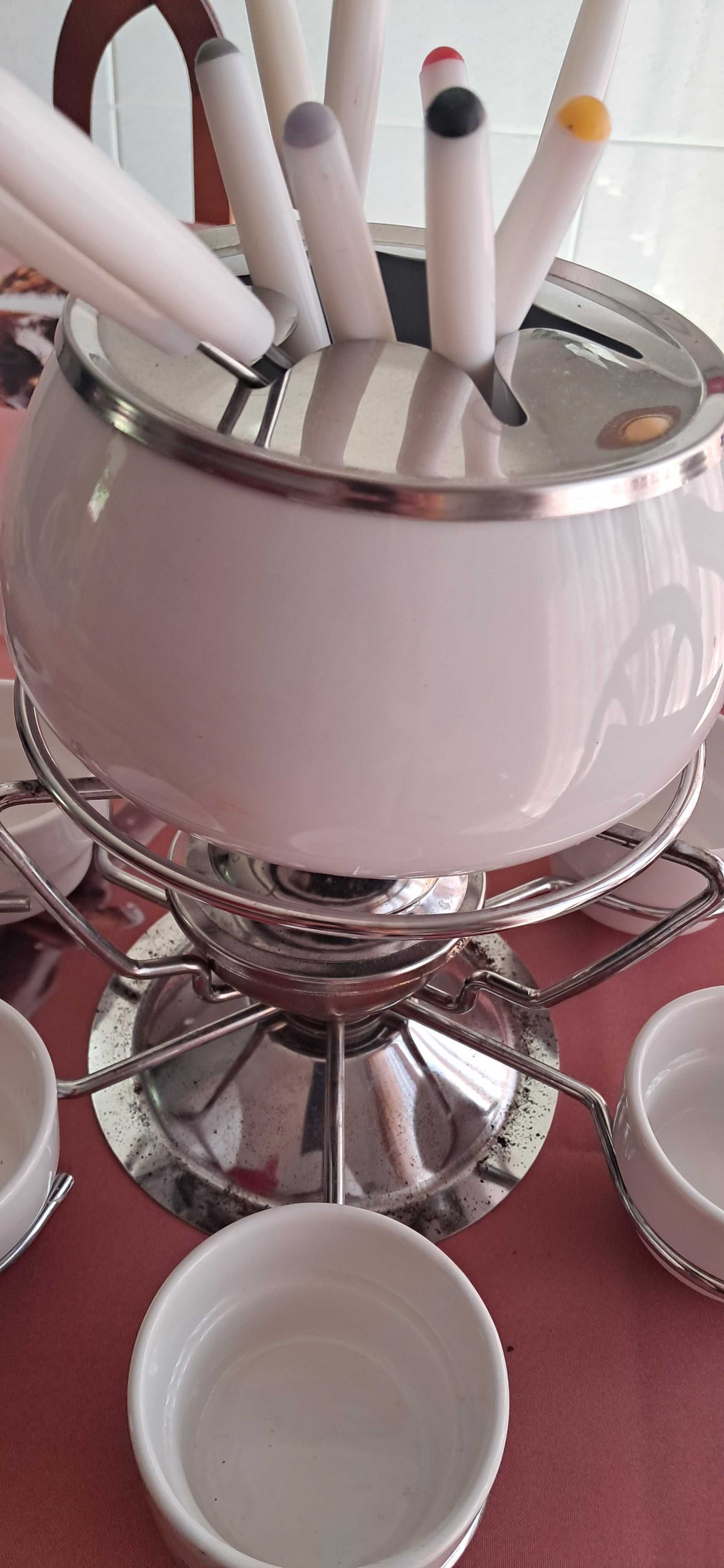 Fondue seis taças e oito garfos