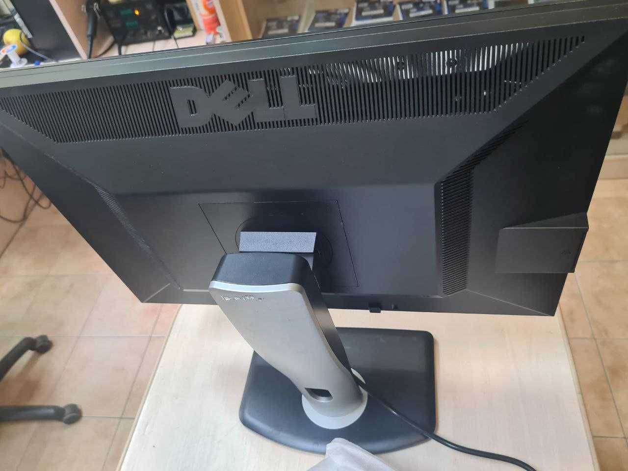 Монітор  Dell P2210t / 22" TN / VGA, DVI, DisplayPort, USB