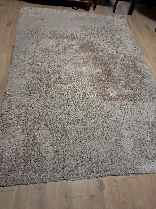 Dywan beżowy. Jasny.