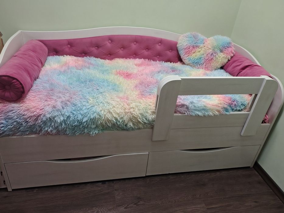Дитяче ліжко для дівчинки