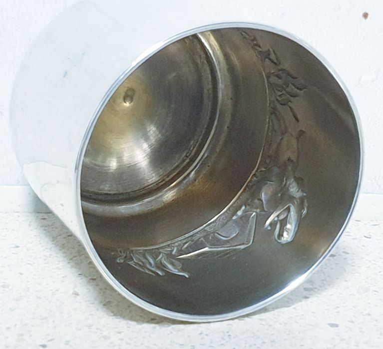 Amoroso antigo copo de criança com cãozinho em prata portuguesa