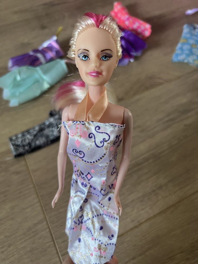 Нова лялька із сукнями. Гардероб. Кукла барби с платьями