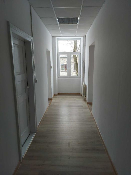 Biuro  Ursus Traktorzystów Media:prąd,woda,parking w cenie