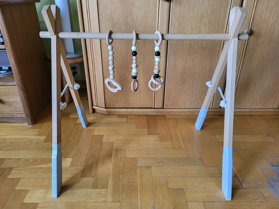 Drewniany stojak Montessori