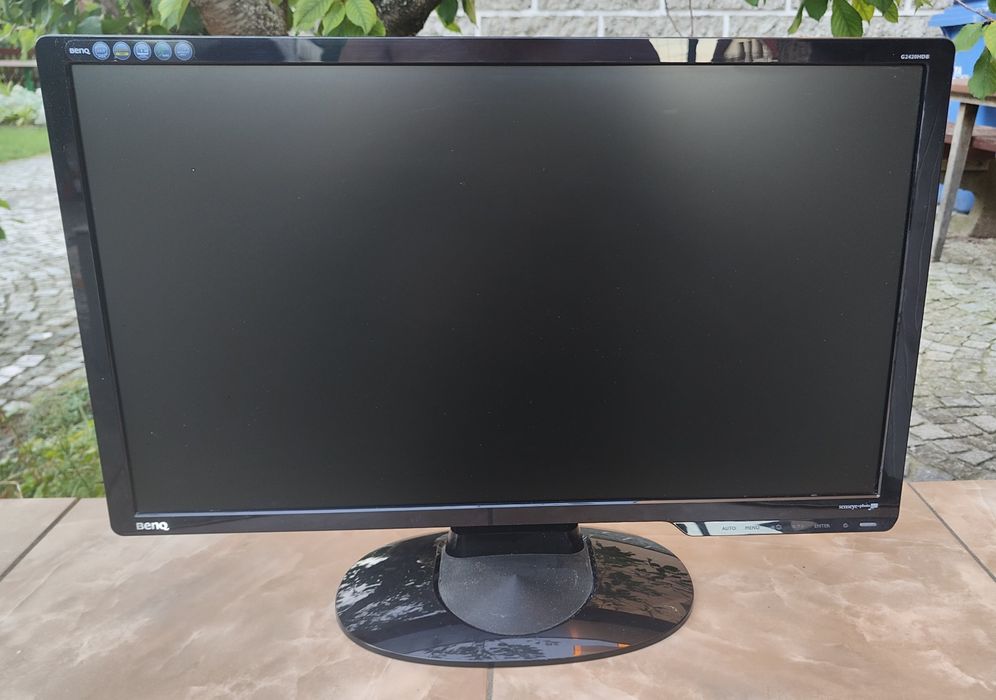 Monitor 24" LCD FullHD z DVI Dsub 100% OK