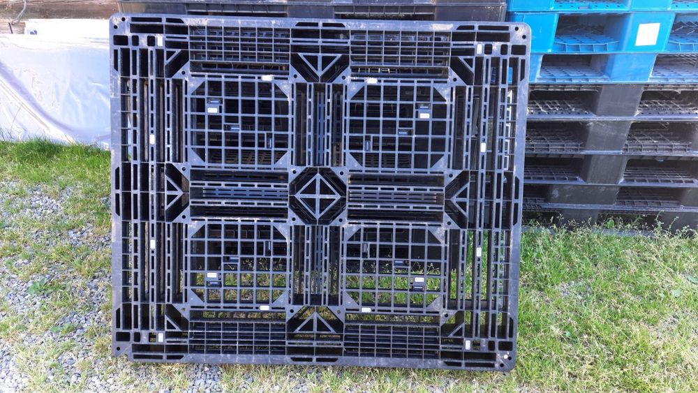Palety plastikowe 130x110x15