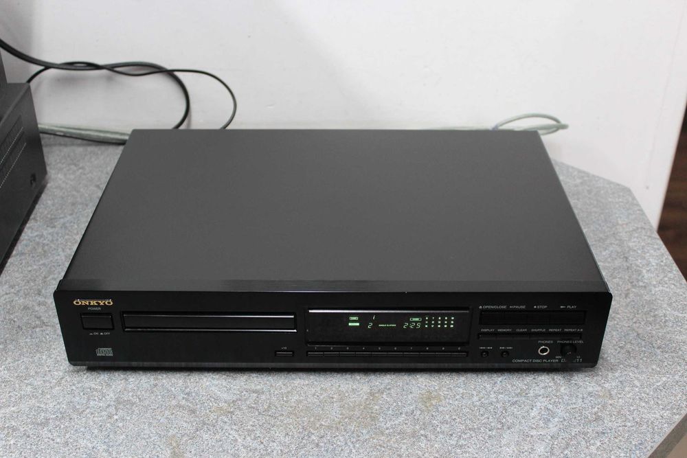 Odtwarzacz CD Onkyo DX-7211