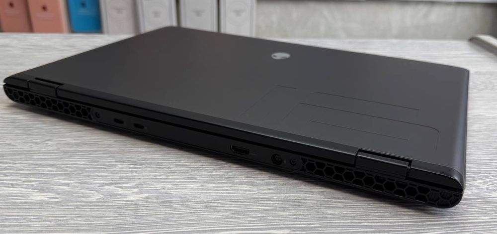 Alienware m16 R2 / QHD+ 240 Hz / Ultra 7 155 / RTX 4070 / 16 / 1 TB