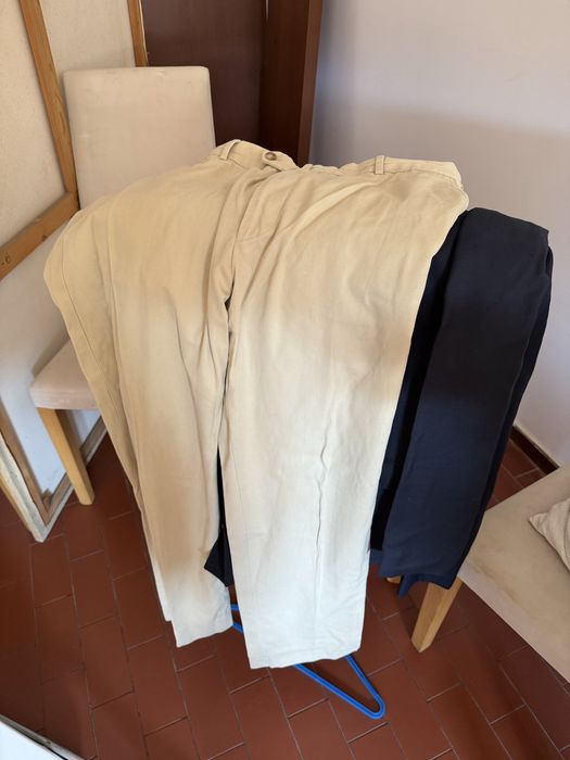 Fatos de homem, italianos. E calças façonable