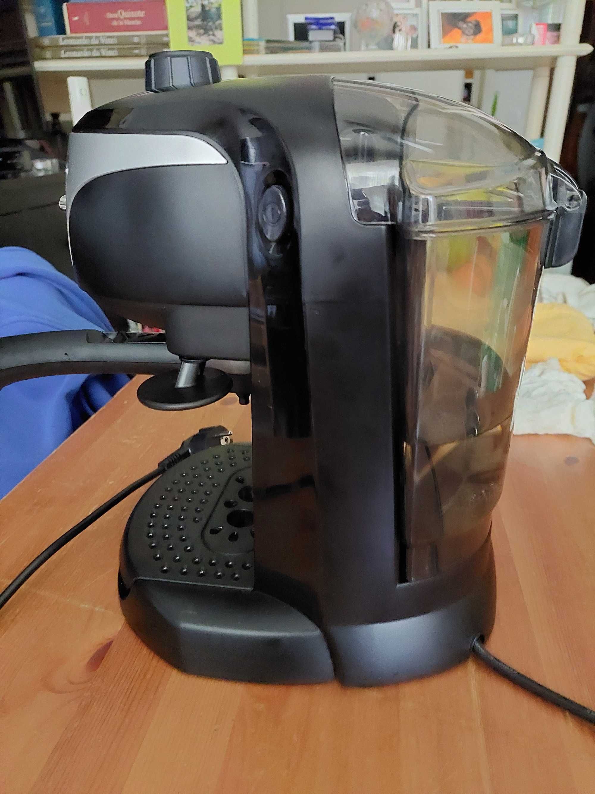 Máquina de café DELONGHI EC221.B