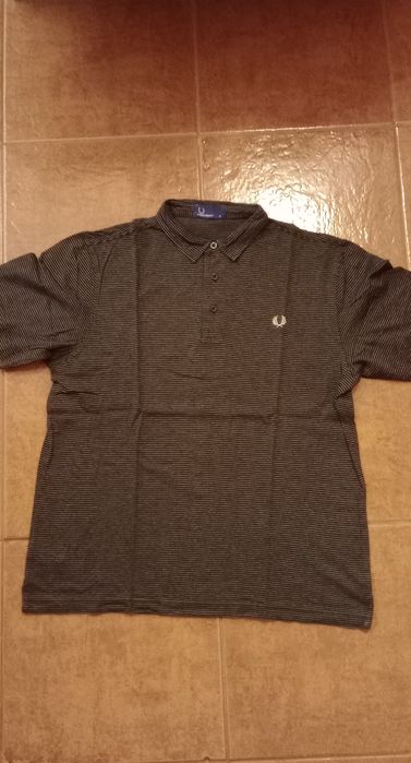 4 polos , 3 da Fred Perry 1 da Carhartt