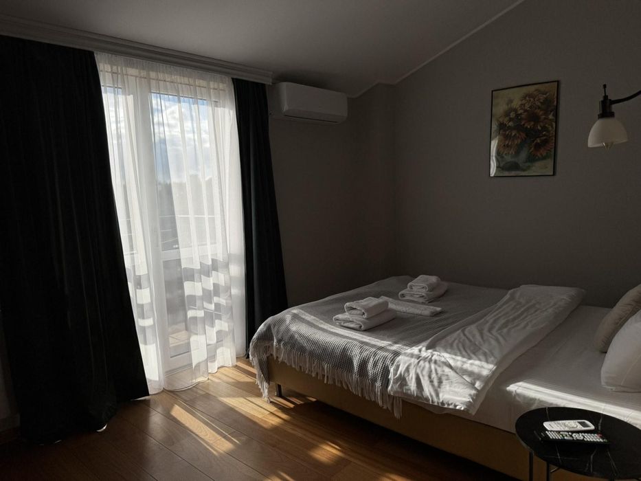 Продам готель 2200м2 в елітному котеджному містечку Северинівка.