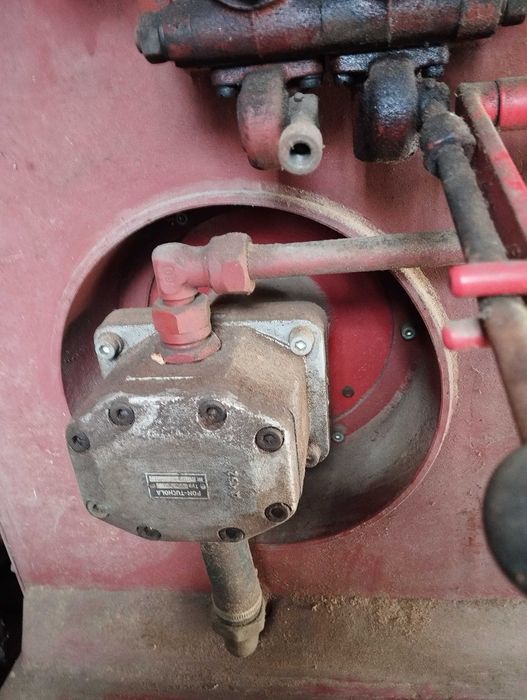 Prasa hydrauliczna. Rębak do drewna.