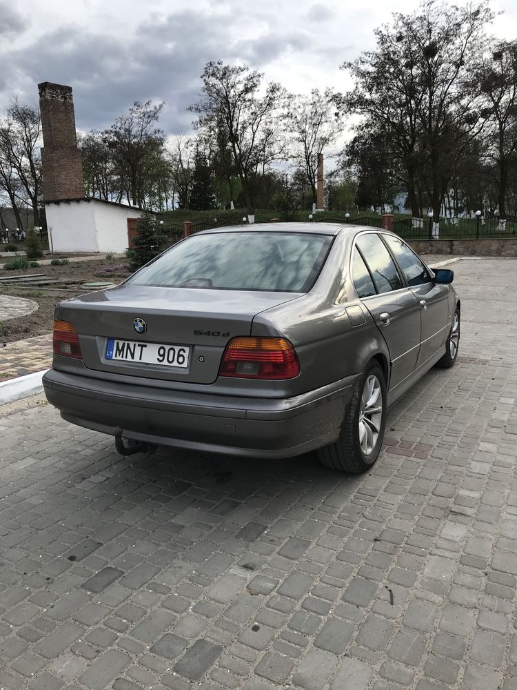 BMW530 Свіжо пригнана