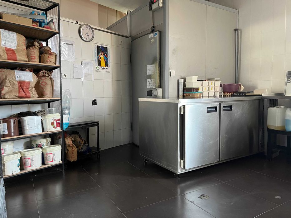 Confeitaria pronta a funcionar