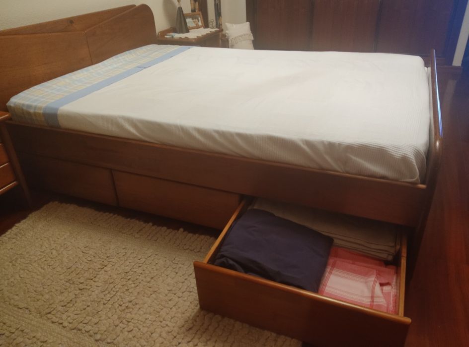 cama casal madeira maciça Serne com ou sem mesas de cabeceira