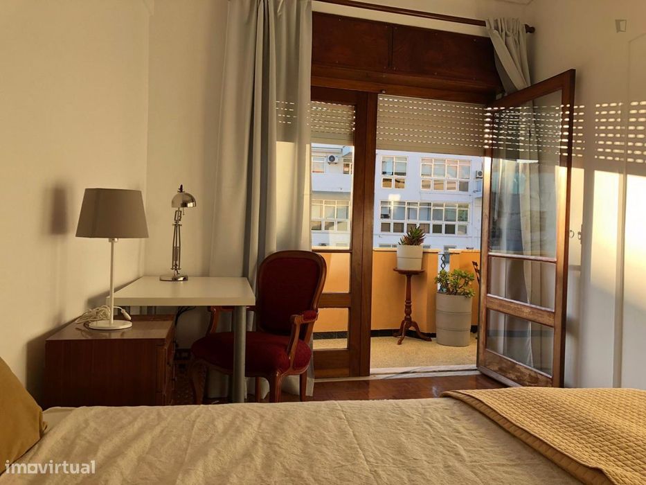 385654 - Quarto com cama de casal, com varanda