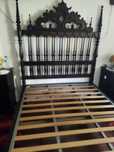 Cama de casal estilo antigo