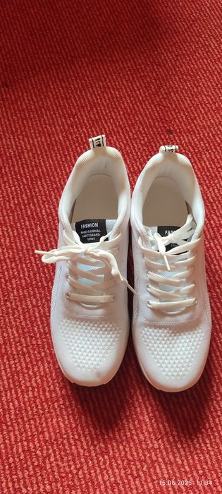 Кросівки легенькі літні,26,7 см устілка.Хороший стан