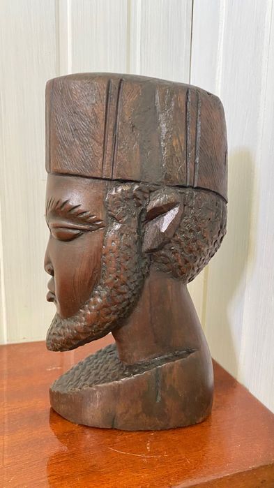Arte africana busto em madeira