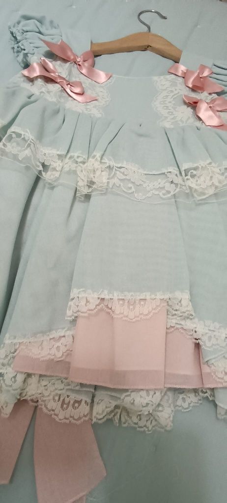 Vestido Marquesita Real, rosa e verde água usado 1 vez