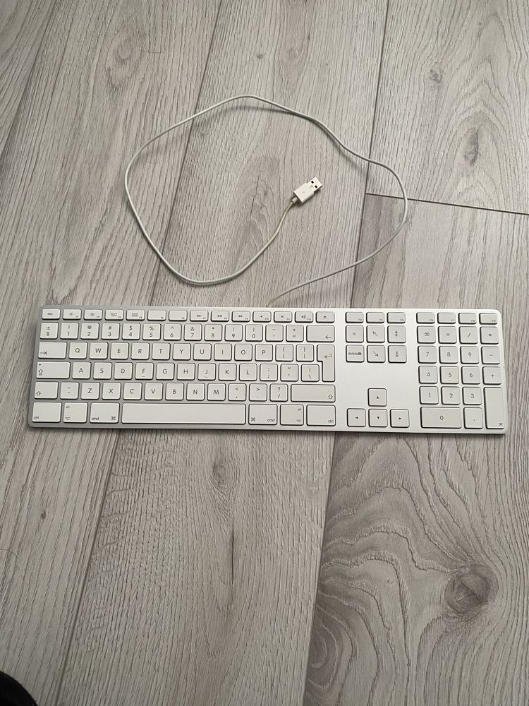 Apple Keyboard white