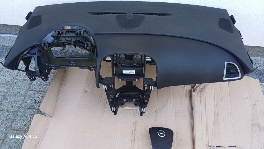 Deska rozdzielcza konsola opel astra J IV