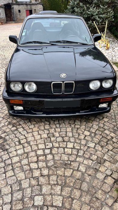 BMW E30 320i coupe