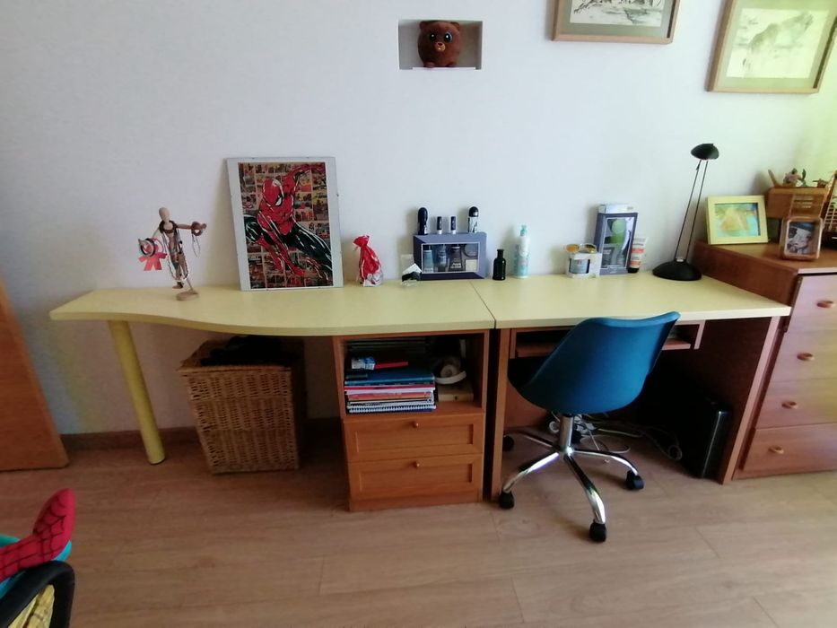 Mobília completa quarto tipo estúdio.