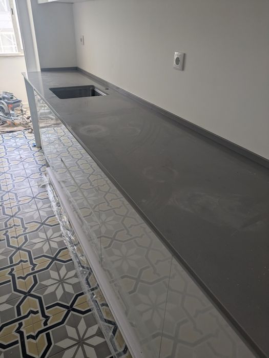 Fabricamos tampos de bancada de cozinha sob medida